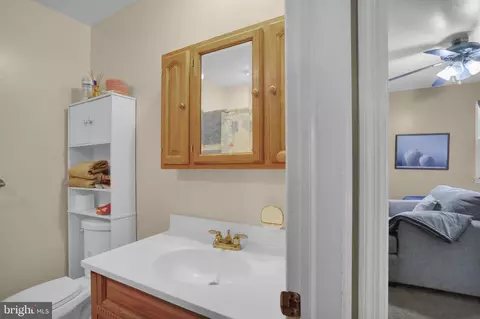 Bath - 8 Bentley Ct, Reading, PA 19601 photo 1 of 1