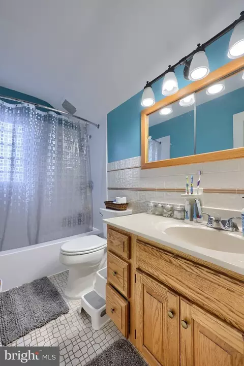 Bath - 105 Radcliffe, Reading, PA 19609 photo 1 of 1