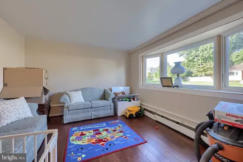 Living - 105 Radcliffe, Reading, PA 19609 photo 1 of 2