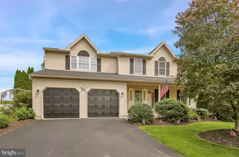 705 Meadowcrest Ln, Douglassville, PA 19518
