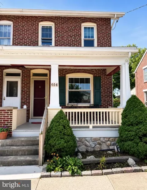 614 Rhoads Ave, Boyertown, PA 19512