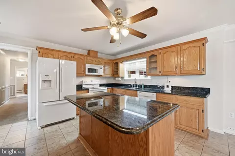 Kitchen - 19 Dairy Ln, Barto, PA 19504 photo 4 of 8