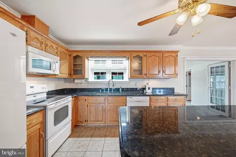 Kitchen - 19 Dairy Ln, Barto, PA 19504 photo 5 of 8