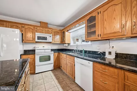 Kitchen - 19 Dairy Ln, Barto, PA 19504 photo 3 of 8