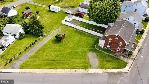 125 E Chestnut St, Bechtelsville, PA 19505