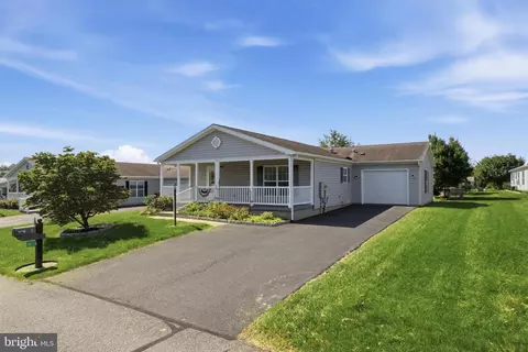 4 Songbird Ct, Bechtelsville, PA 19505