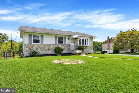 Exterior - 1518 Commonwealth Blvd, Reading, PA 19607 photo 5 of 5