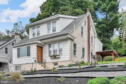 37 Park Rd, Reading, PA 19609