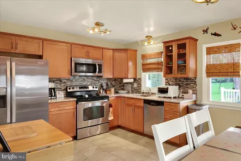 Kitchen - 305 Marshall Dr, Reading, PA 19607 photo 1 of 2