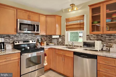 Kitchen - 305 Marshall Dr, Reading, PA 19607 photo 2 of 2