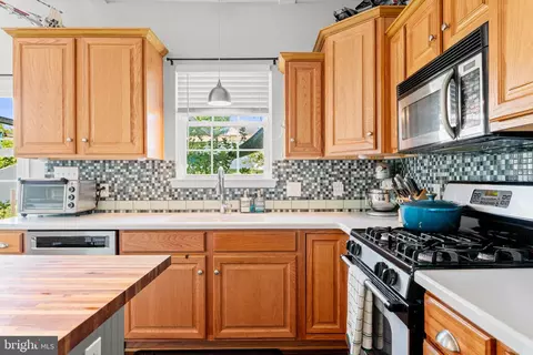 Kitchen - 205 E Clearview Dr, Sinking Spring, PA 19608 photo 5 of 6