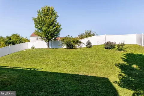 Exterior - 205 E Clearview Dr, Sinking Spring, PA 19608 photo 4 of 5