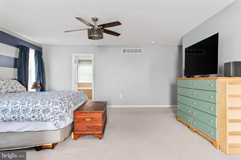Bedroom - 205 E Clearview Dr, Sinking Spring, PA 19608 photo 3 of 6