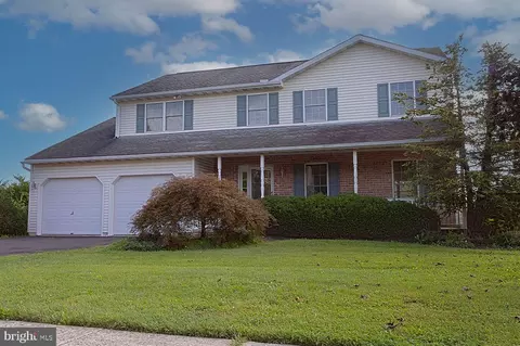 304 Cameron Dr, Douglassville, PA 19518