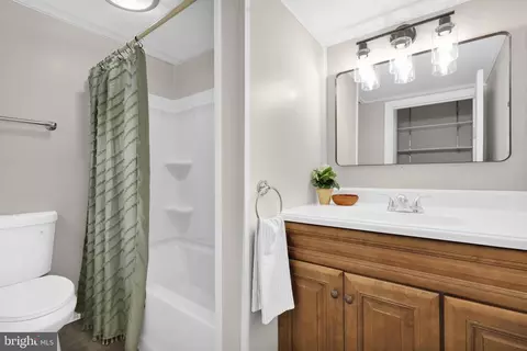 Bath - 36 S Miller St, Reading, PA 19607 photo 1 of 4
