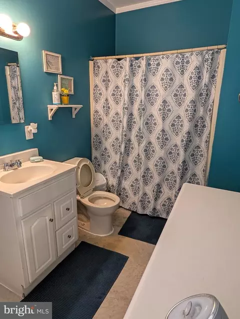 Bath - 314 Walnut St, Reading, PA 19601 photo 1 of 1