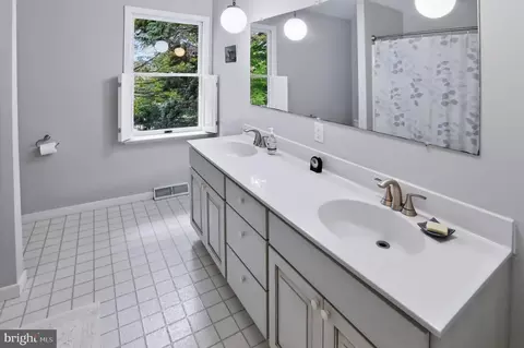 Bath - 83 Flint Ridge Dr, Reading, PA 19607 photo 3 of 3