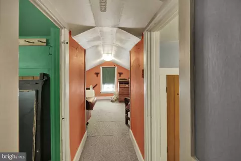 Entry Way - 119 Pennwyn Pl, Reading, PA 19607 photo 4 of 5