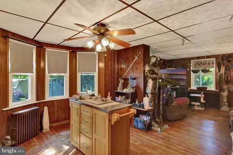 Entry Way - 119 Pennwyn Pl, Reading, PA 19607 photo 2 of 5