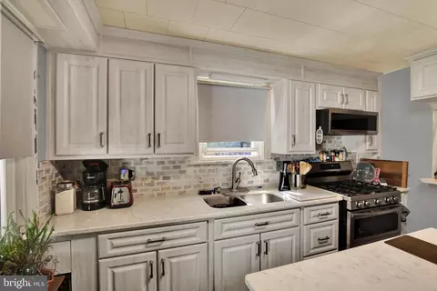 Kitchen - 119 Pennwyn Pl, Reading, PA 19607 photo 1 of 2