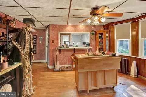 Entry Way - 119 Pennwyn Pl, Reading, PA 19607 photo 3 of 5