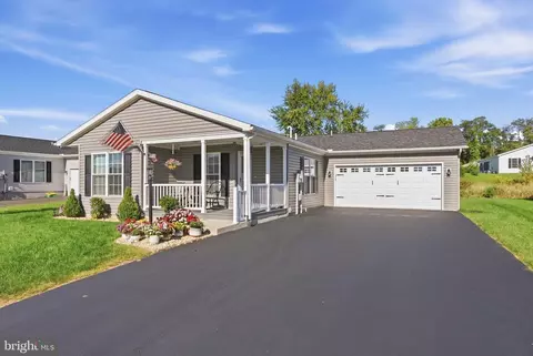 176 Eagles Watch Dr S, Bechtelsville, PA 19505