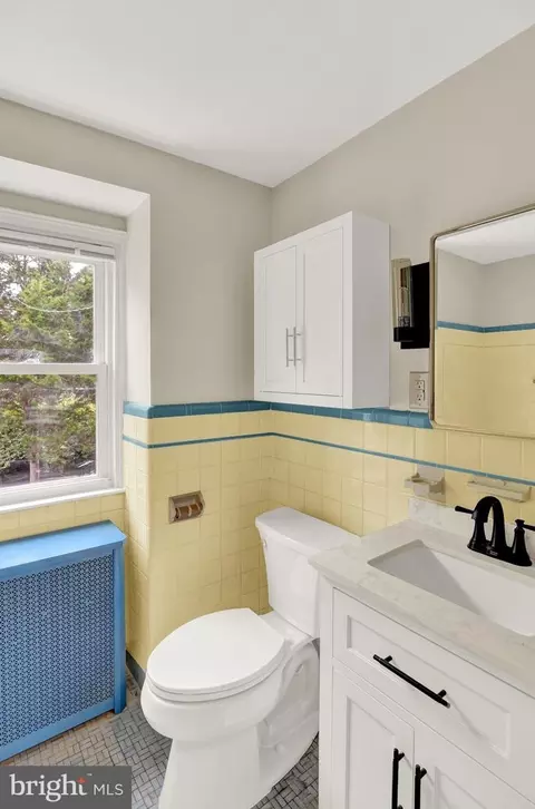 Bath - 2302 Reading Blvd, Reading, PA 19609 photo 3 of 4