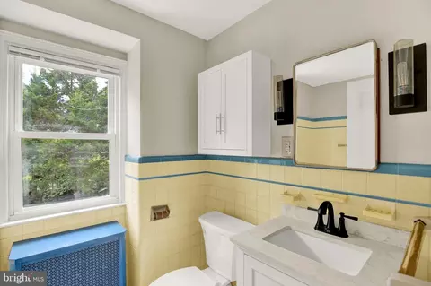 Bath - 2302 Reading Blvd, Reading, PA 19609 photo 2 of 4