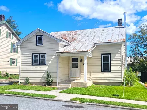 26 N 4th St, Shartlesville, PA 19554