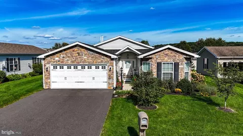 45 Cormorant Dr, Bechtelsville, PA 19505