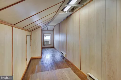 Entry Way - 2524 Grant St, Reading, PA 19606 photo 3 of 4