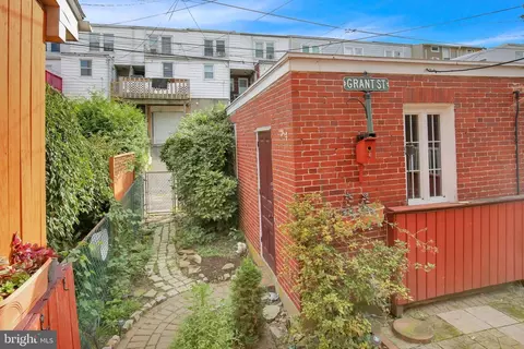 Exterior - 2524 Grant St, Reading, PA 19606 photo 4 of 5