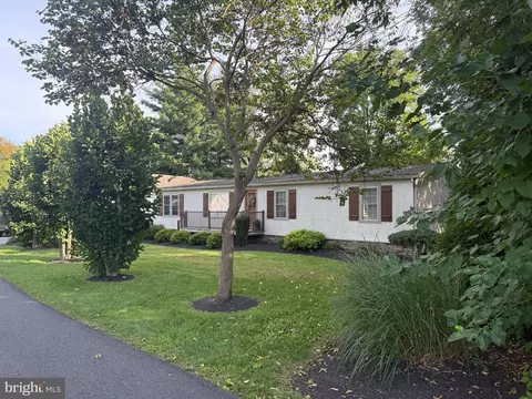 12 2 St, Douglassville, PA 19518