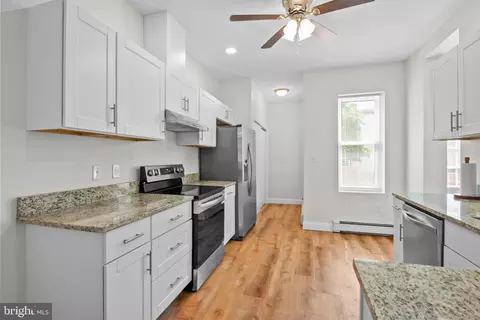 Entry Way - 142 Oley St, Reading, PA 19601 photo 2 of 9