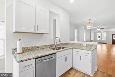 Entry Way - 142 Oley St, Reading, PA 19601 photo 6 of 9