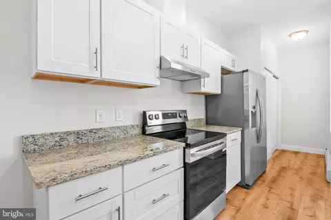 Entry Way - 142 Oley St, Reading, PA 19601 photo 3 of 9