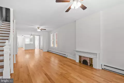 Living - 142 Oley St, Reading, PA 19601 photo 3 of 6