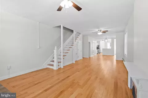 Living - 142 Oley St, Reading, PA 19601 photo 4 of 6