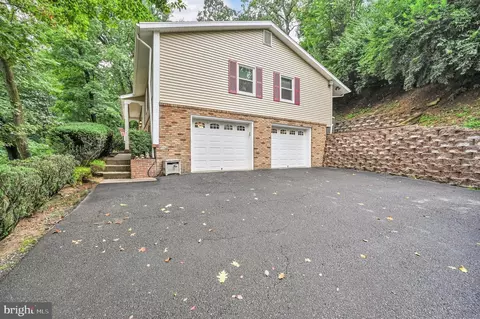 Exterior - 404 Hill Cir, Reading, PA 19607 photo 1 of 4