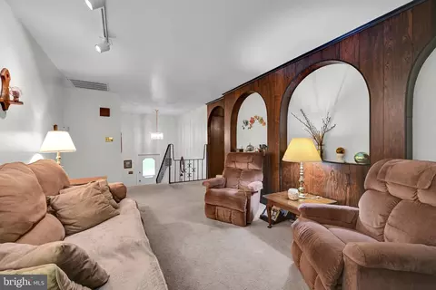 Entry Way - 404 Hill Cir, Reading, PA 19607 photo 2 of 2