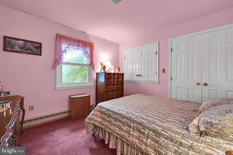Bedroom - 404 Hill Cir, Reading, PA 19607 photo 3 of 4
