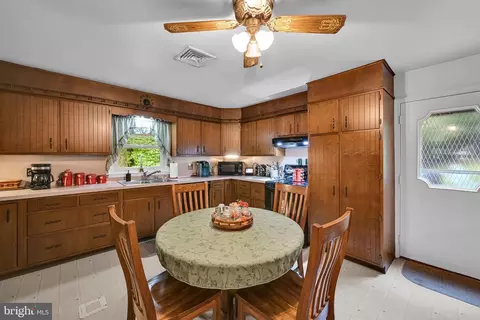 Kitchen - 404 Hill Cir, Reading, PA 19607 photo 2 of 2