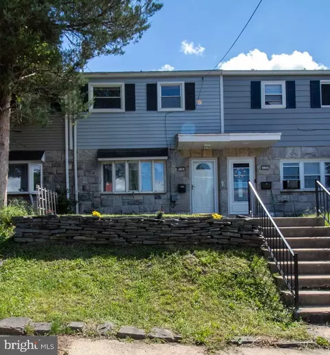 110 W Jackson St, Fleetwood, PA 19522