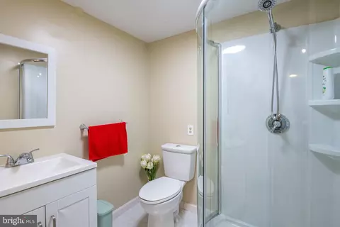 Bath - 109 Gerald Ave, Reading, PA 19607 photo 2 of 2