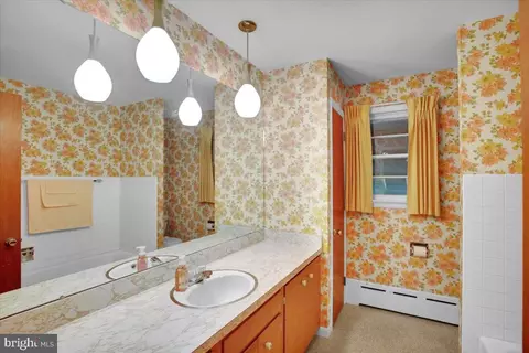 Bath - 5306 E Lorane Rd, Reading, PA 19606 photo 1 of 2