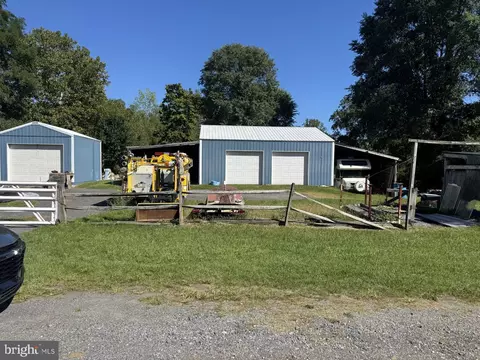 419 Moss Aly, Hamburg, PA 19526