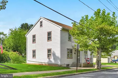 20 S Water St, Womelsdorf, PA 19567