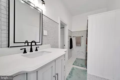 Bath - 614 N 3rd St, Reading, PA 19601 photo 2 of 3