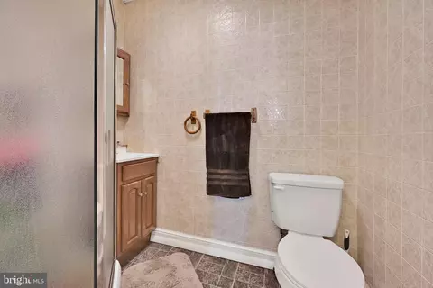 Bath - 614 N 3rd St, Reading, PA 19601 photo 1 of 3