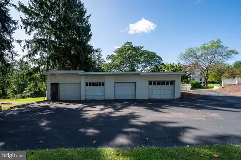 Exterior - 900 Morgantown Rd, Reading, PA 19607 photo 7 of 12